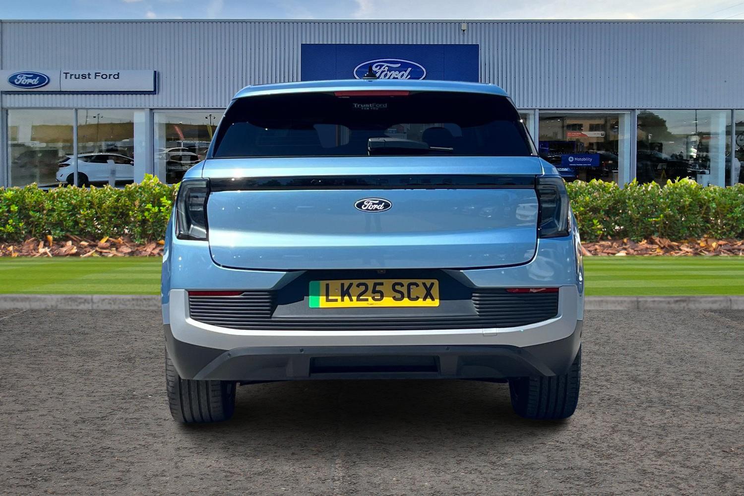 Ford Explorer Photo 6