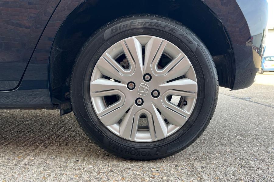 Honda Jazz Photo autoimg-a5f27eabe0403479fb67a6c89bdf79572a581e99.jpg