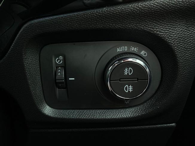 VAUXHALL Corsa Photo 36