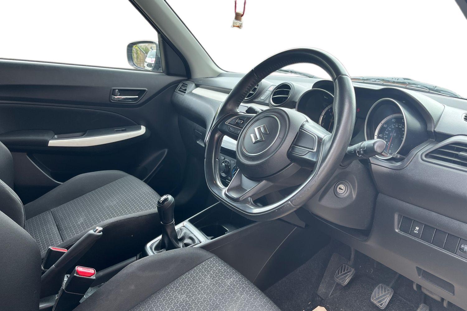Suzuki SWIFT Photo 8