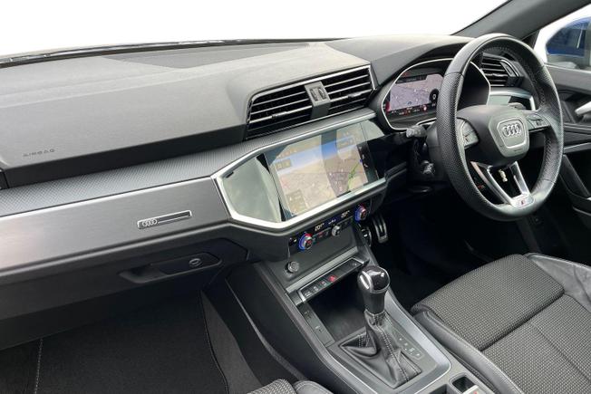 AUDI Q3 Photo 2