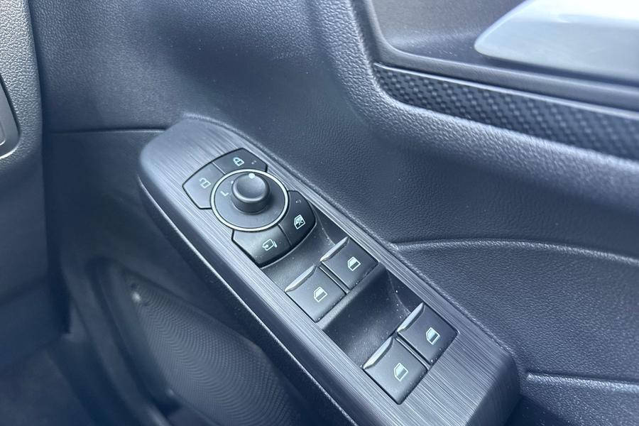 Ford KUGA Photo autoimg-a613dd6d27436167b0cfb1a2d06771c00bab5bb6.jpg