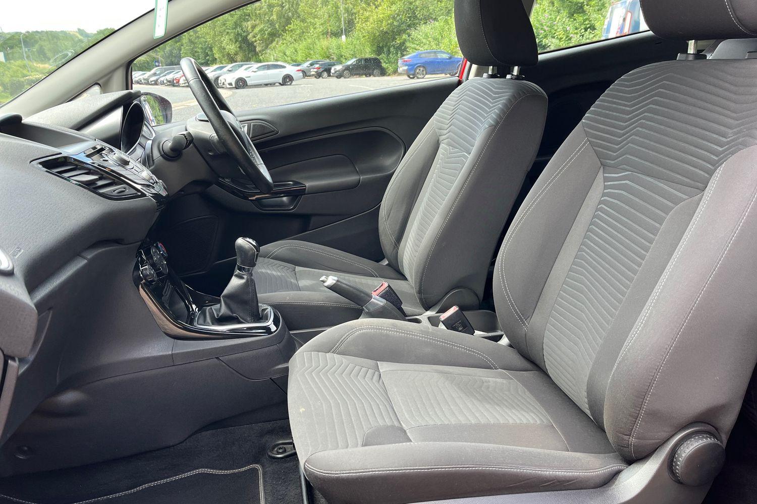 Ford FIESTA Photo 18