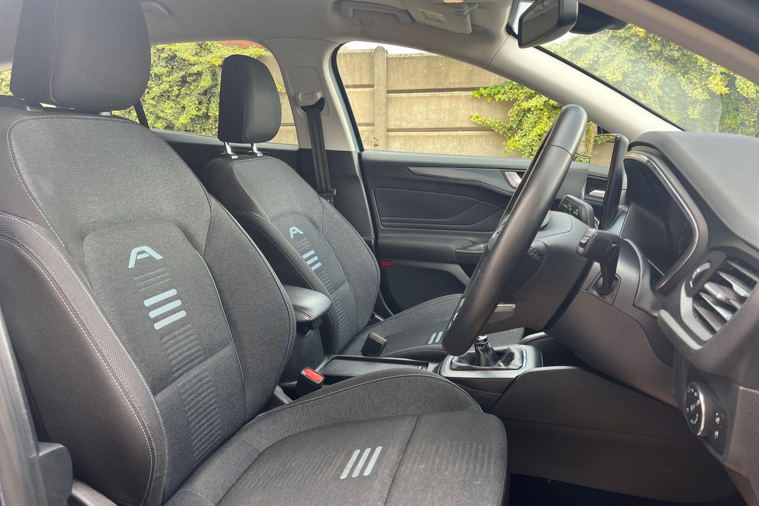 Ford FOCUS Photo 16