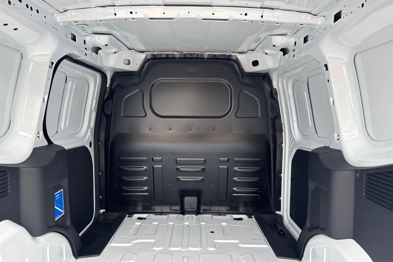 Ford E-TRANSIT COURIER Photo 7
