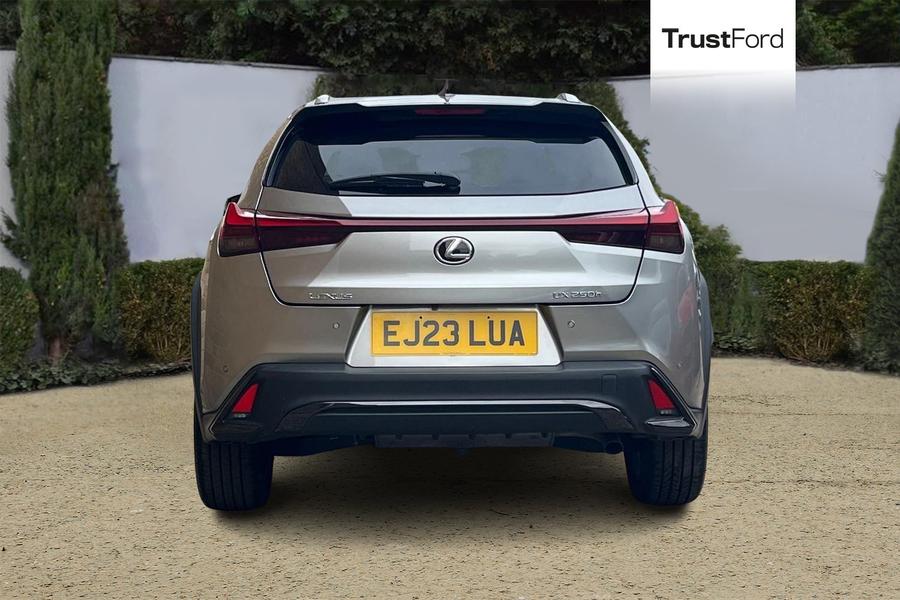Lexus UX Photo autoimg-a6294b9977f8469de31669e40ae4c8f1644d59e6.jpg