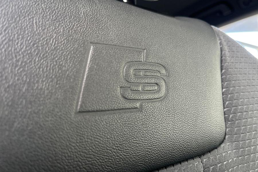 Audi A4 Photo autoimg-a62e60ea4a60249fcc57ae82a7e7f866f4aacae7.jpg