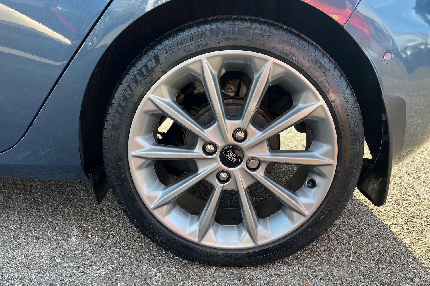 Ford FIESTA Photo 23