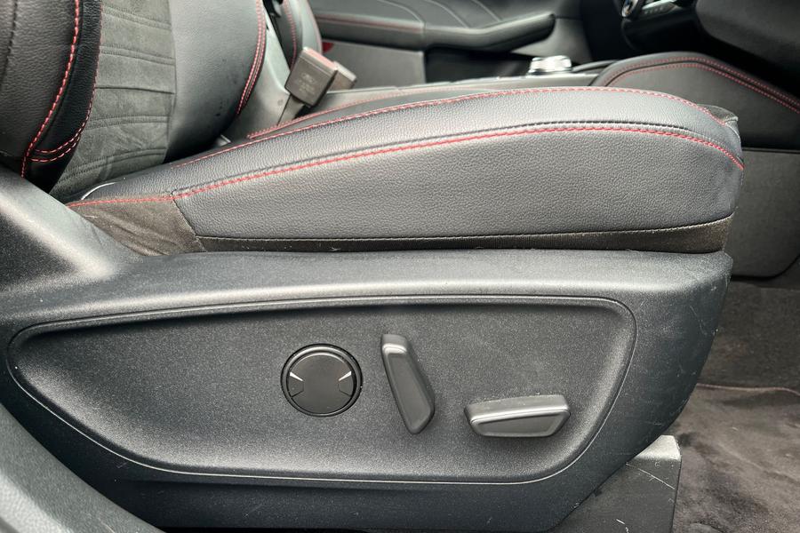 Ford Kuga Photo autoimg-a6401e2674d4745855ae7ae043d540eb80ecc36a.jpg