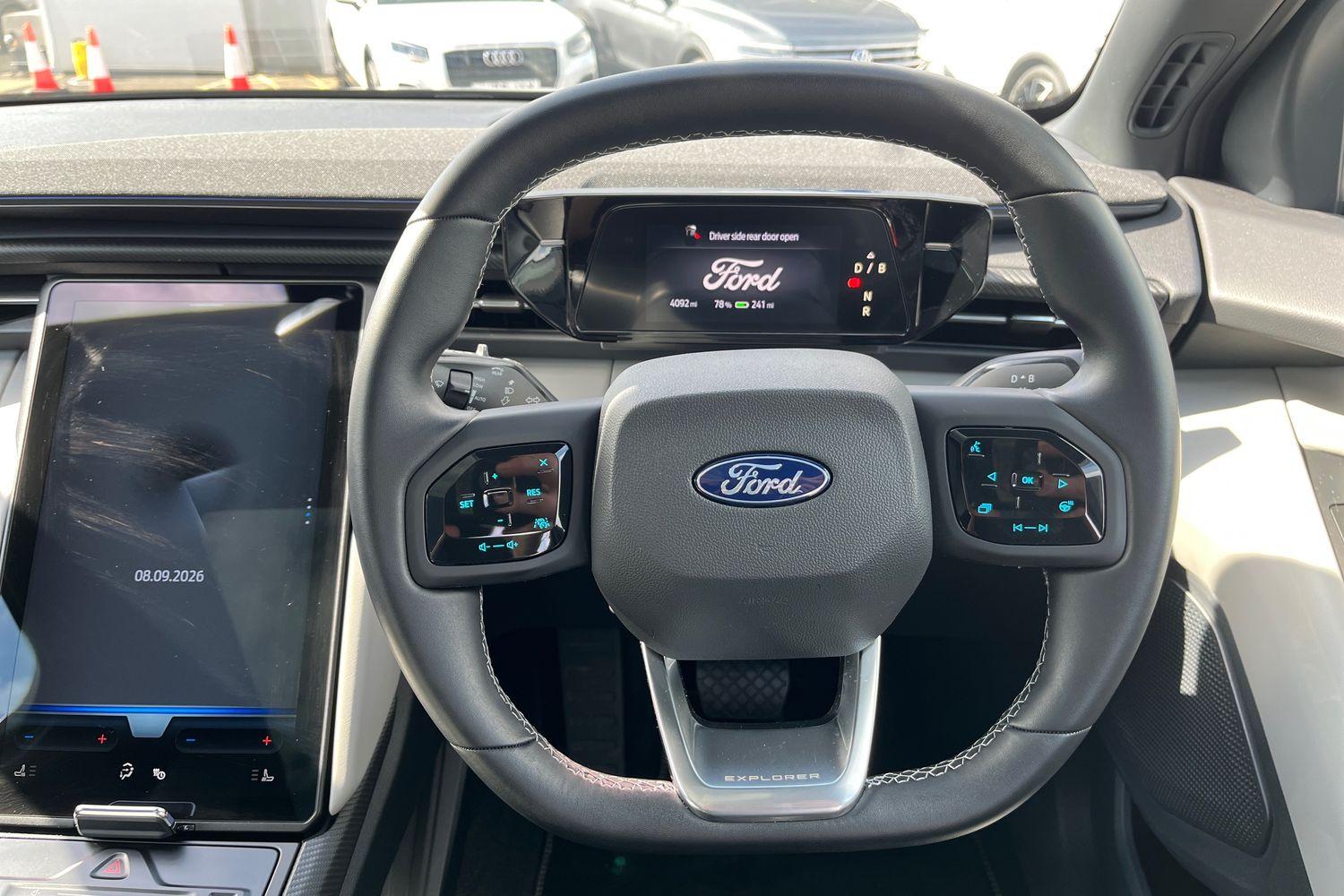 Ford Explorer Photo 11