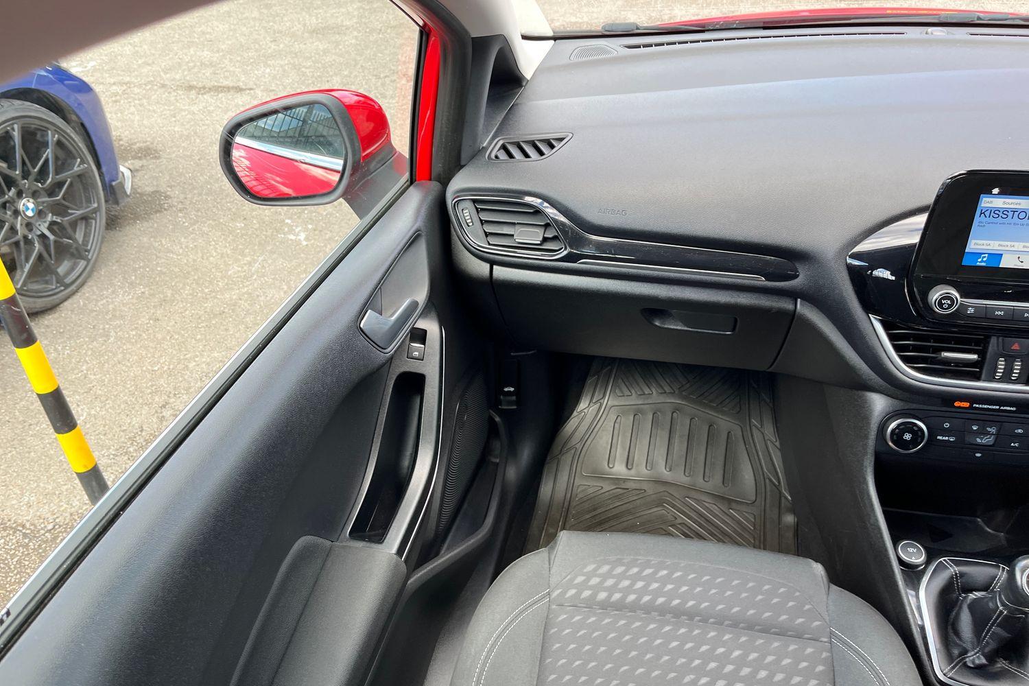 Ford FIESTA Photo 32