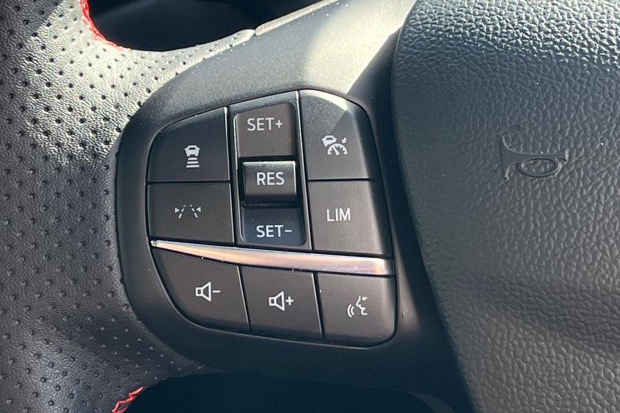 Ford KUGA Photo autoimg-a648a40301605d77ba3700999b612d160e822af1.jpg