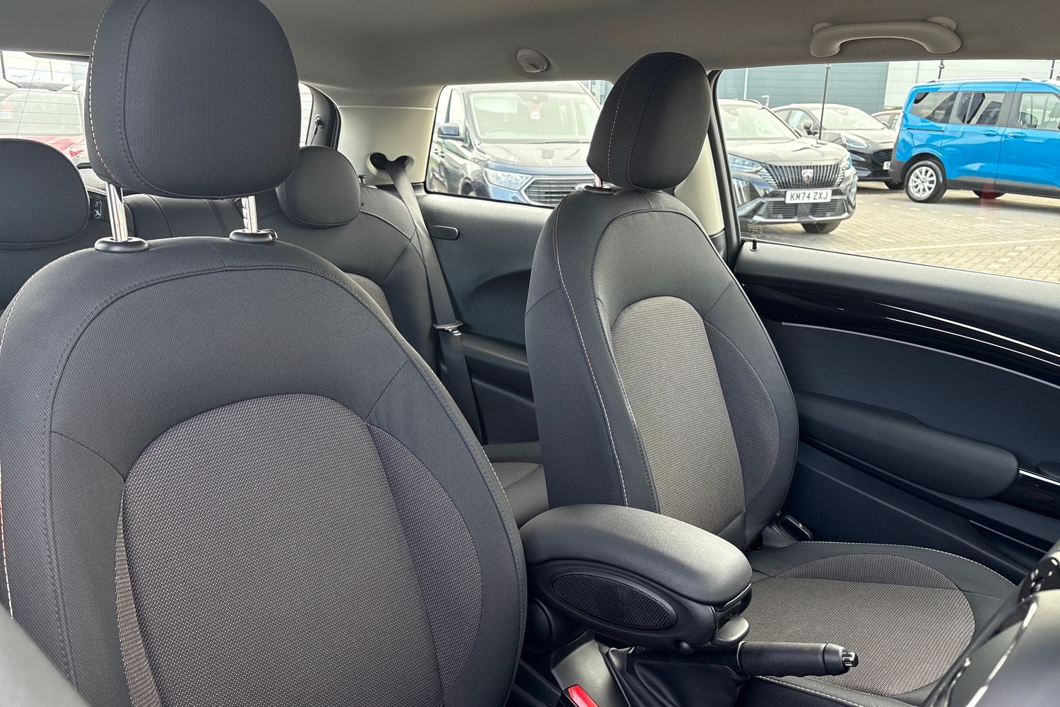 MINI HATCHBACK Photo 16