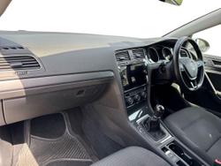 VOLKSWAGEN Golf Photo 2