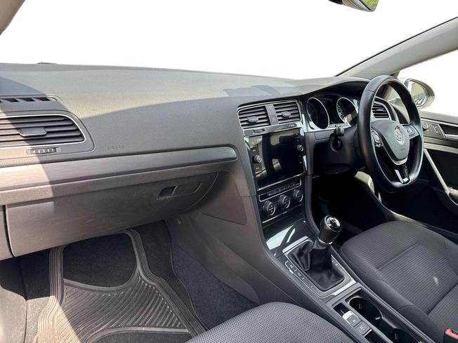 VOLKSWAGEN Golf Photo 2