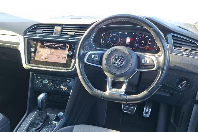 VOLKSWAGEN Tiguan Photo 11