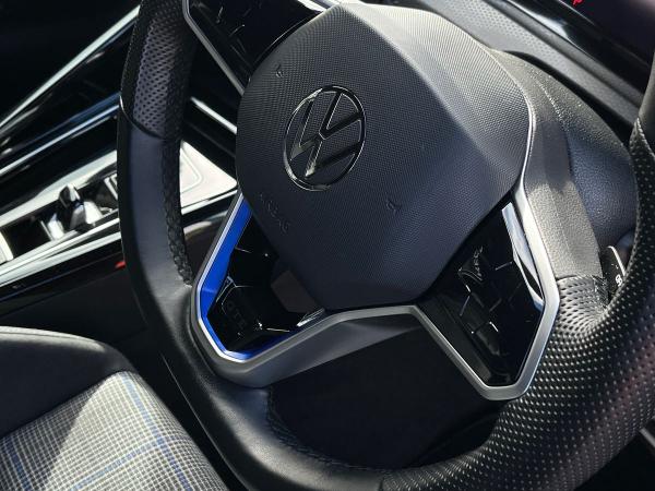 Volkswagen Golf Photo autoimg-a6575e2df6b2392ef69edbcf8b4771118611c947.jpg