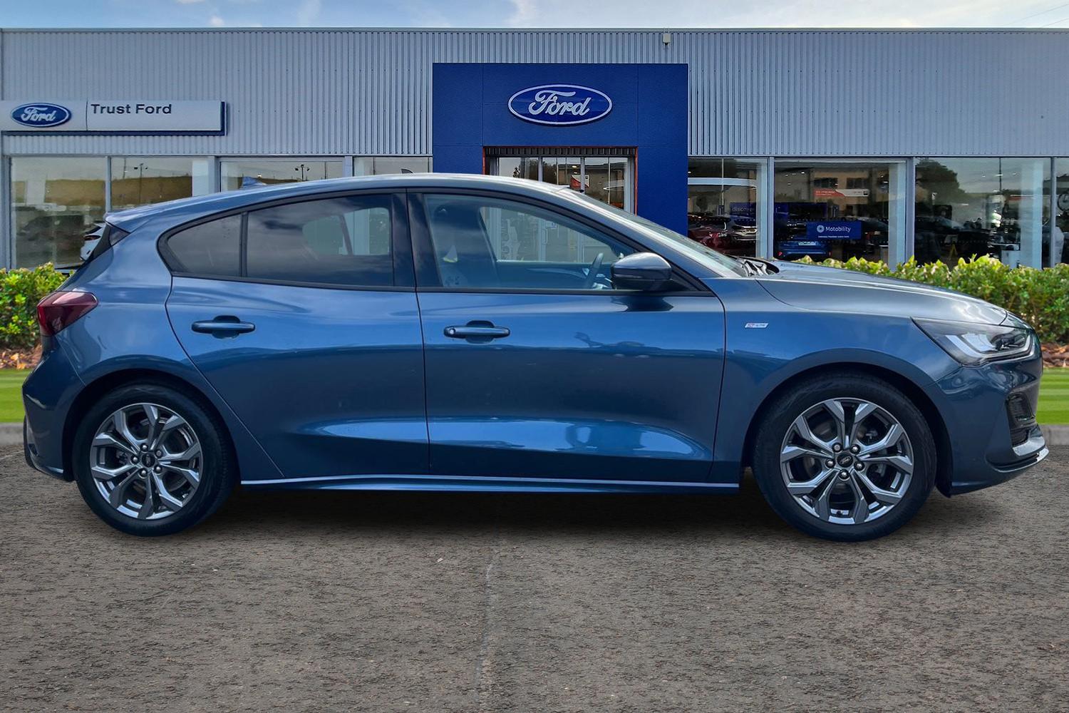 Ford FOCUS Photo 2