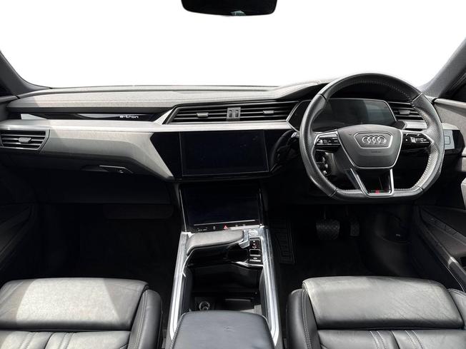 AUDI e-tron Photo 10
