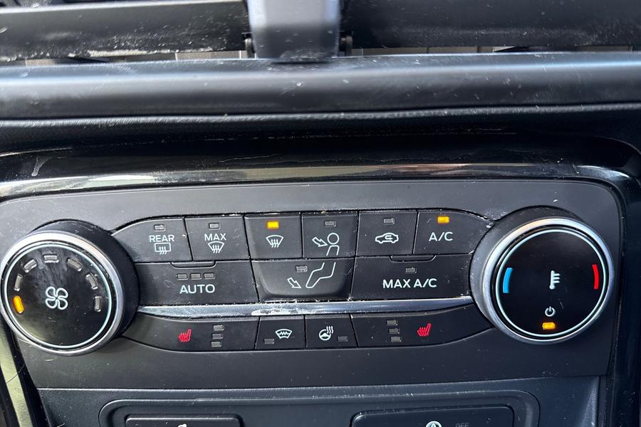 Ford EcoSport Photo autoimg-a65cc88d2b9a33792b175a9db7a262b85d697d1e.jpg