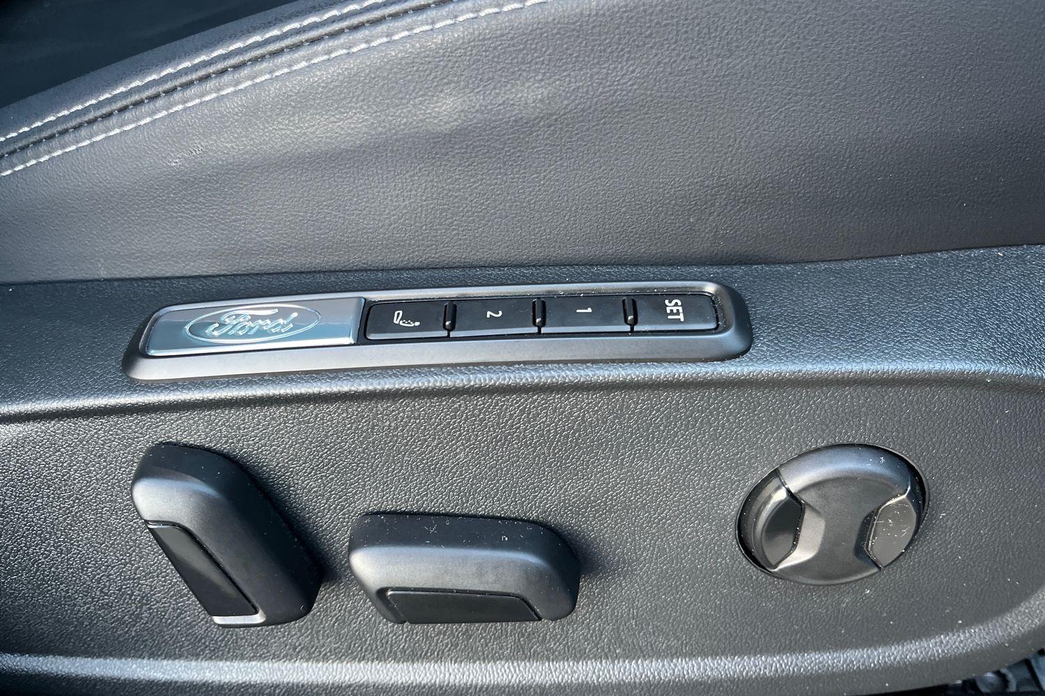 Ford Explorer Photo 30