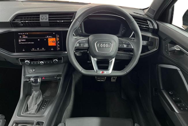 AUDI Q3 Photo 11