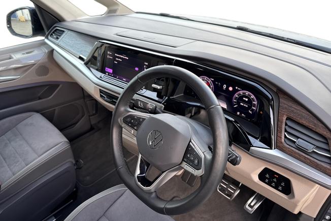 VOLKSWAGEN Multivan Photo 10