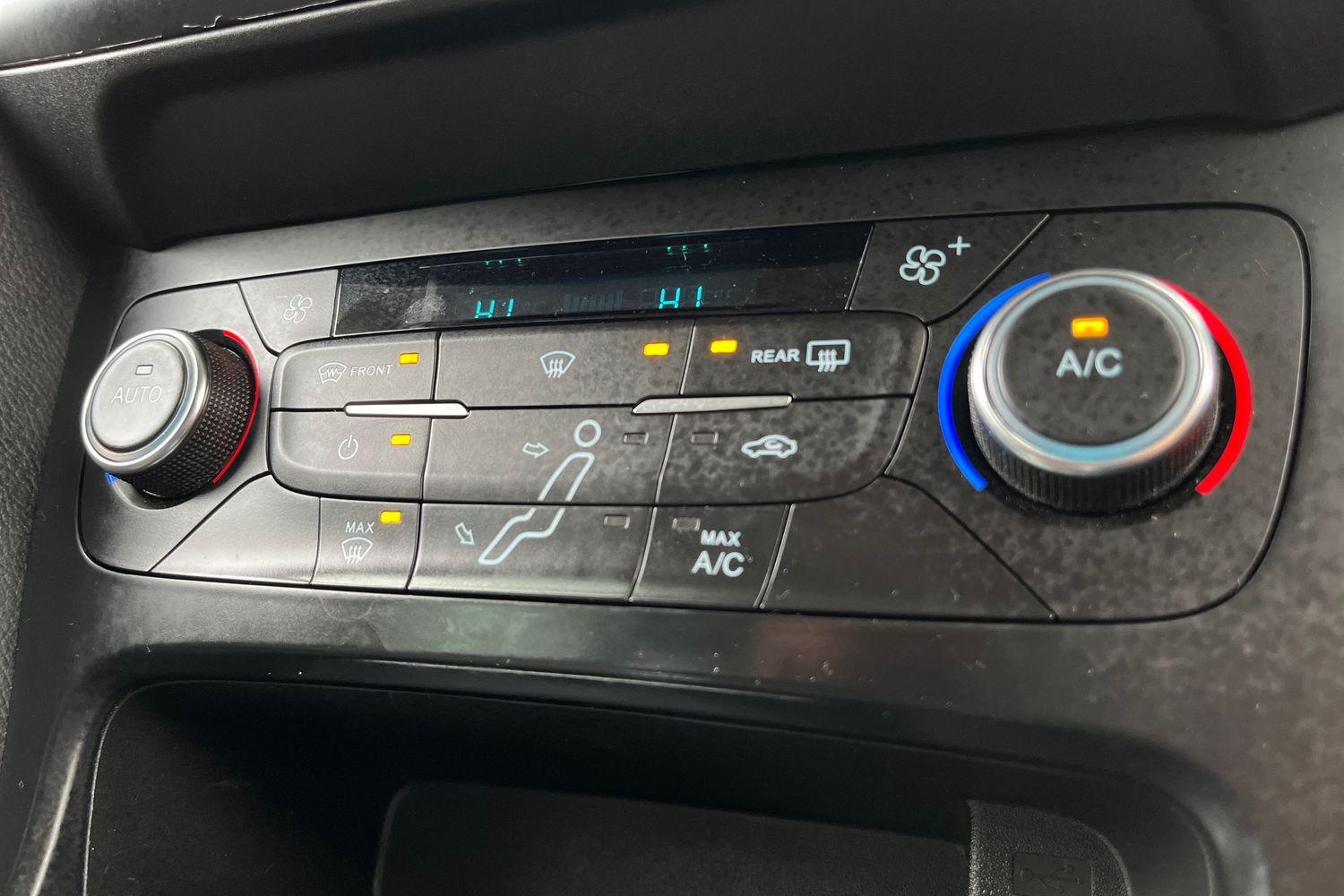 Ford Focus Photo 31