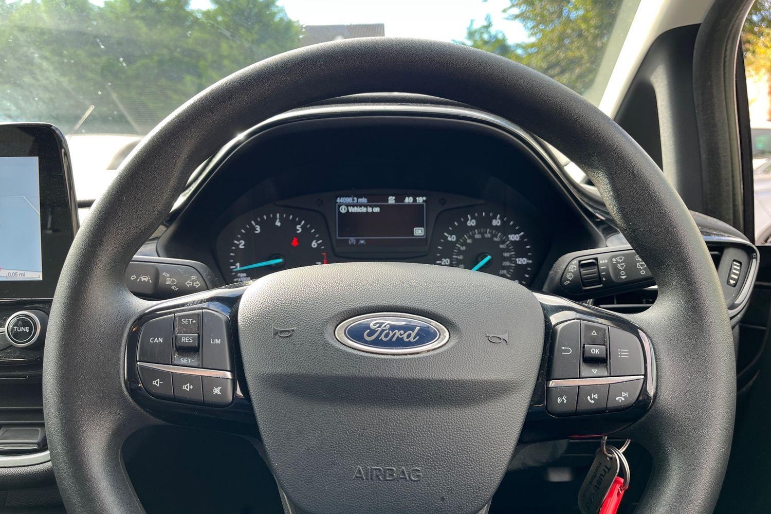 Ford FIESTA Photo 11