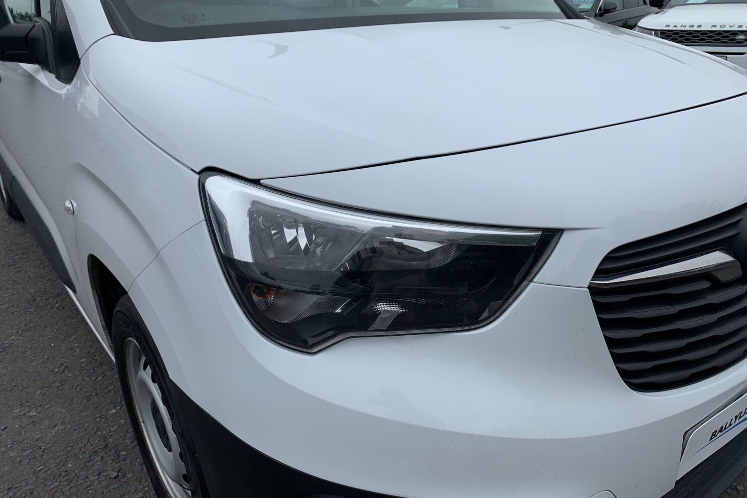 2023 Vauxhall Combo 1.5 Turbo D 2300 Prime Panel Van L2 H1 in White with 84K - vehicle photo 7 for sale on PureCar