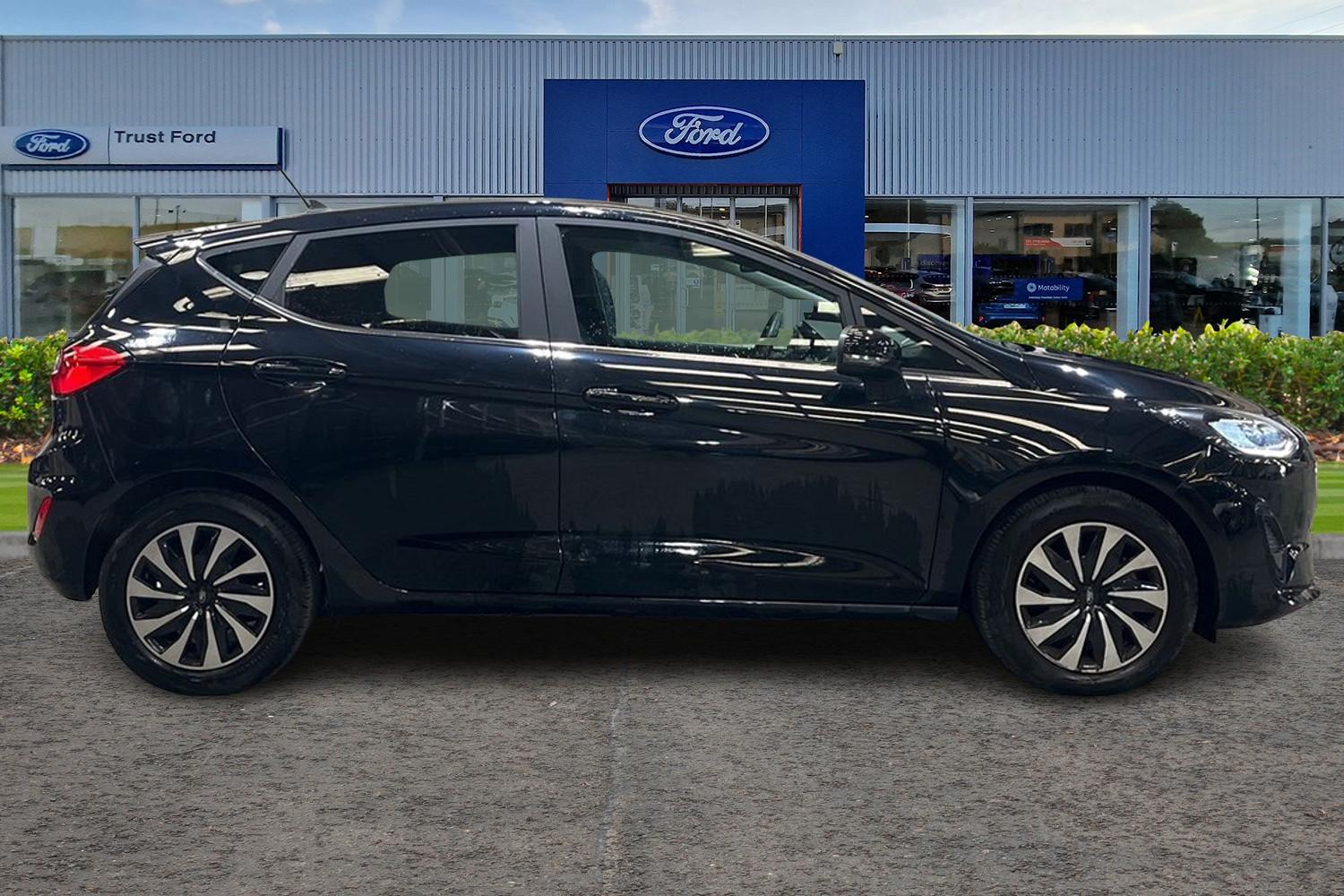 Ford FIESTA Photo 2