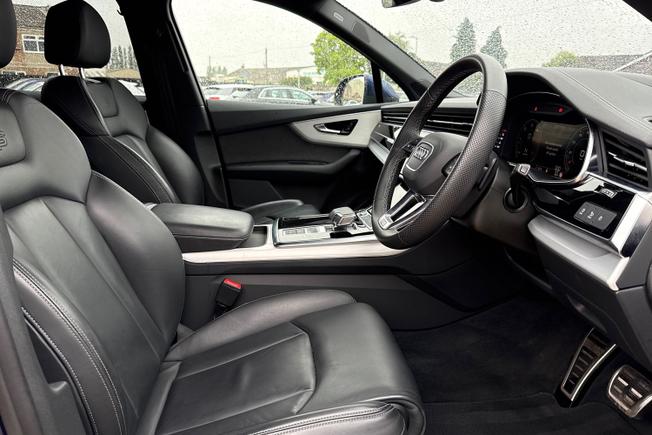 AUDI Q7 Photo 47