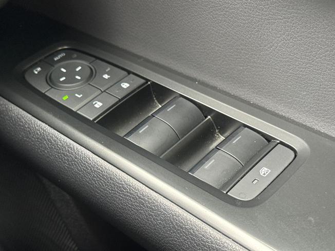 LEXUS Ux Photo 29