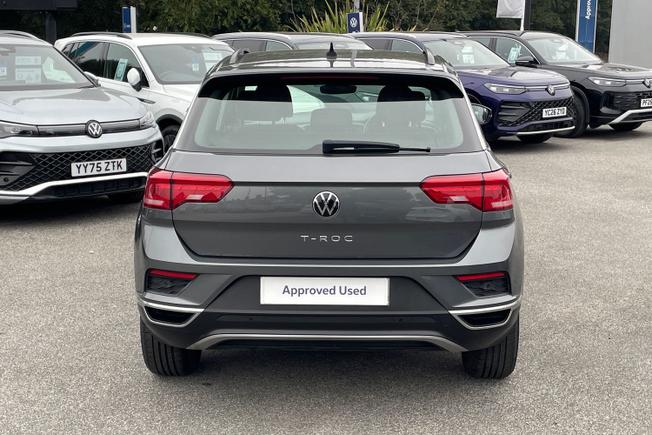 Volkswagen T-Roc Photo 32