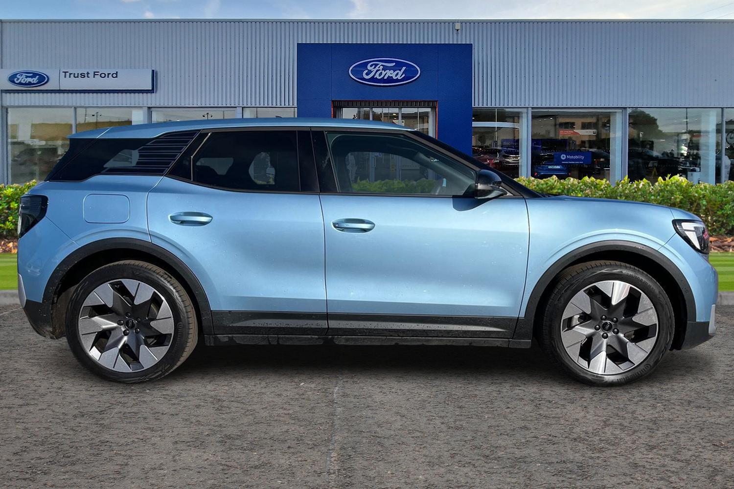 Ford Explorer Photo 2