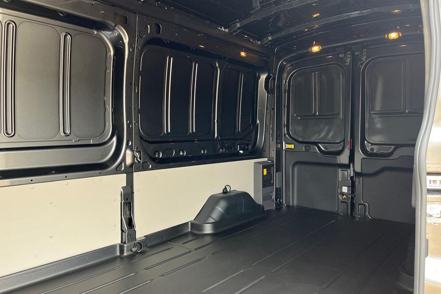 Used Ford E-Transit 5