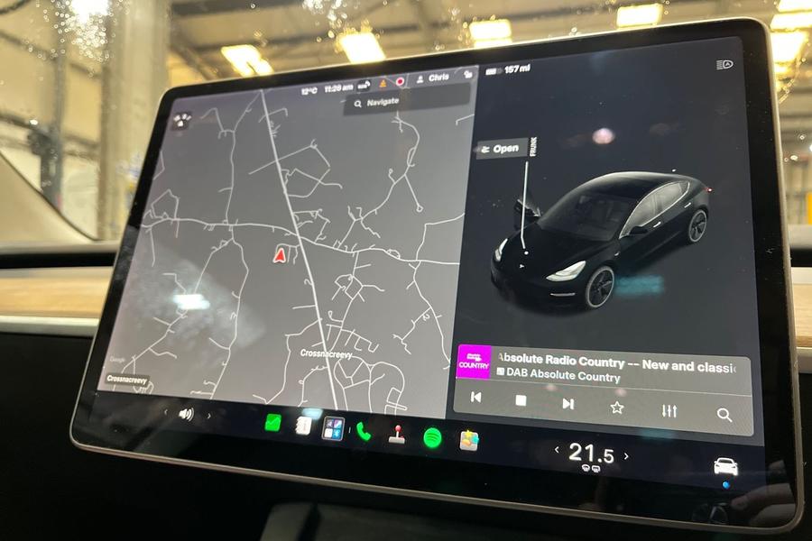TESLA MODEL 3 Photo autoimg-a67b5bf0eaee745d4bf41baeb2ec134f32f1ffff.jpg