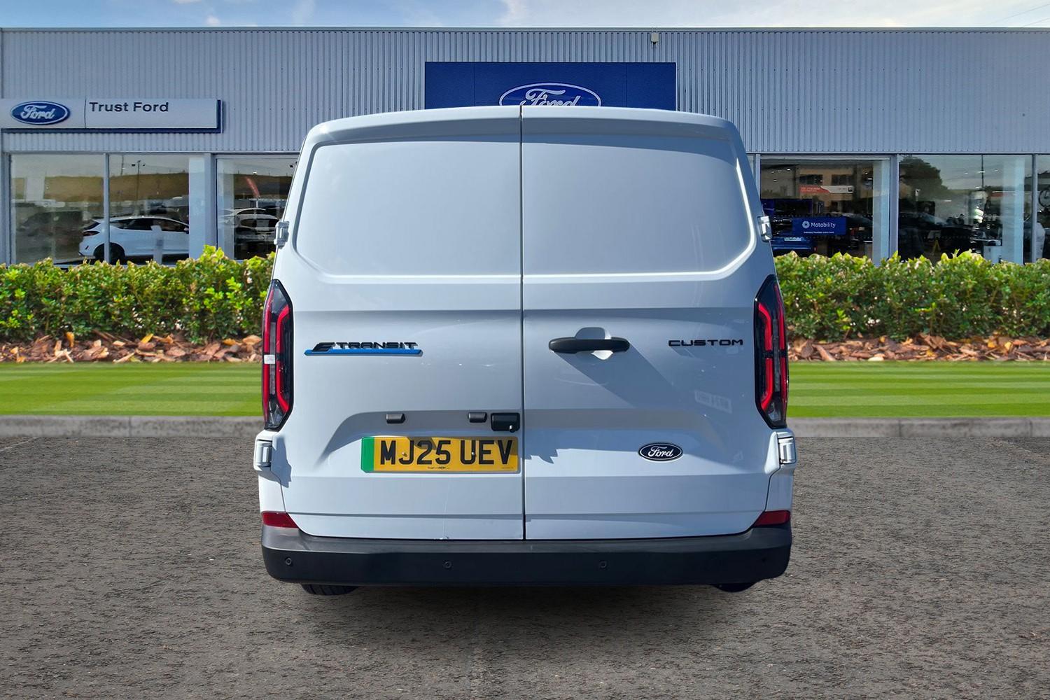 Ford E-TRANSIT CUSTOM Photo 12