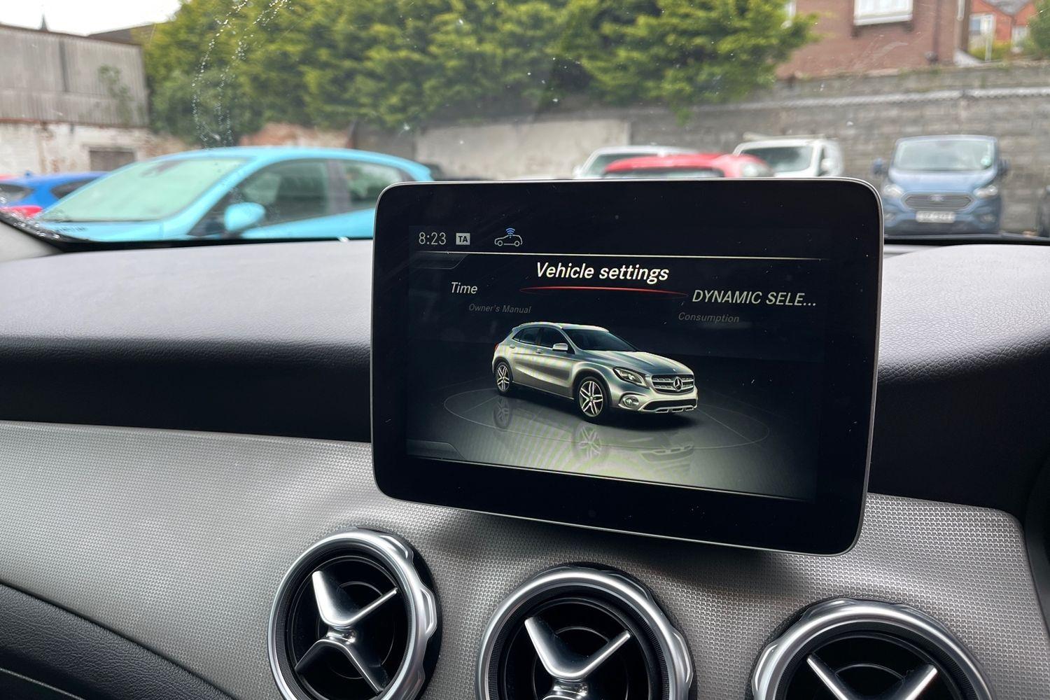 Mercedes-Benz GLA Photo 34