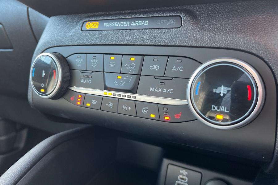 Ford KUGA Photo autoimg-a6833b4cd2595239fa7fbc1e6dd016ffac08a789.jpg