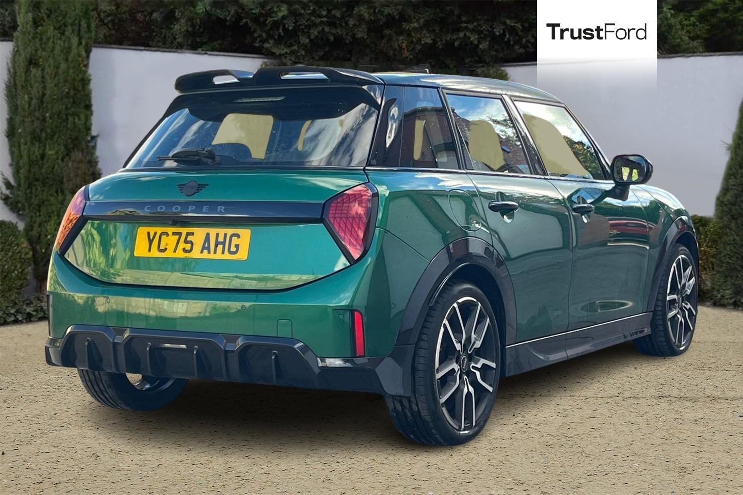 MINI Cooper Photo 3
