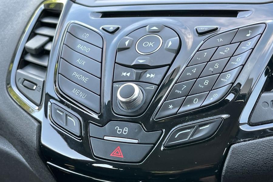 Ford FIESTA Photo autoimg-a68df1706429018d395a5ad6017f89d40147bdbb.jpg
