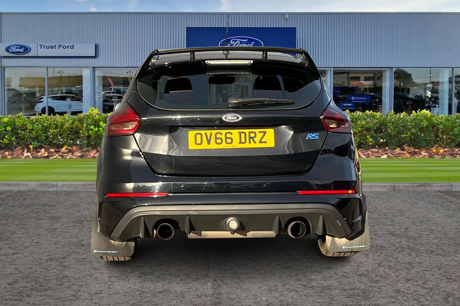 Ford FOCUS RS Photo 6