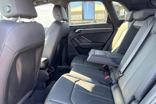 AUDI Q3 Photo 40