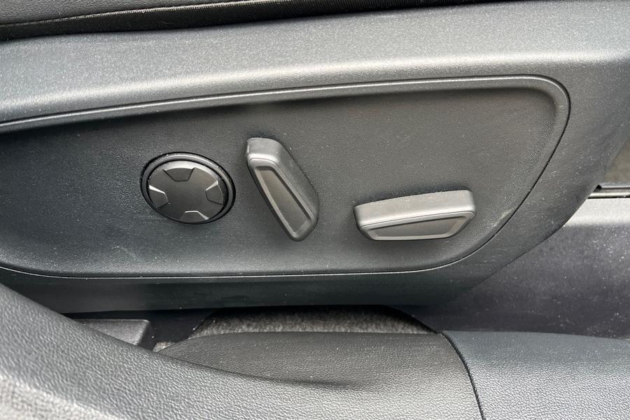 Ford Kuga Photo autoimg-a6a042dcd7fa78f37bc0324c9599088c7b63d288.jpg