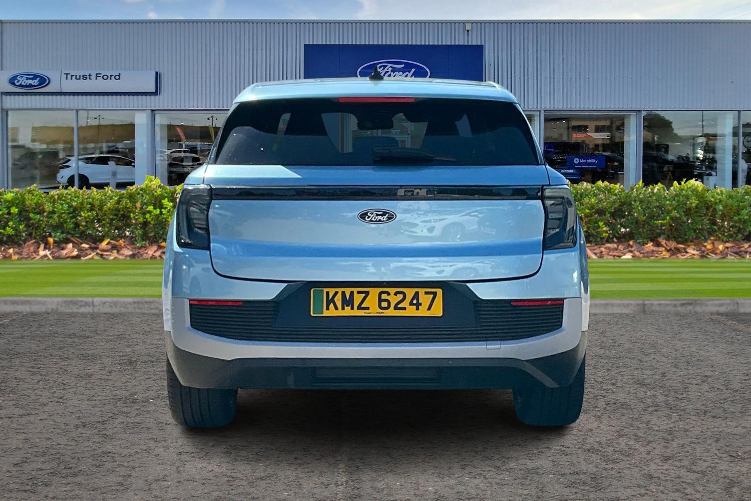 Ford Explorer Photo 6