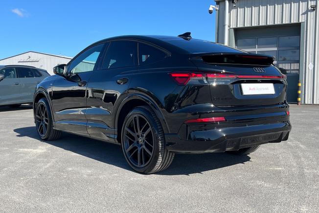 Audi Q4 e-tron Photo 25