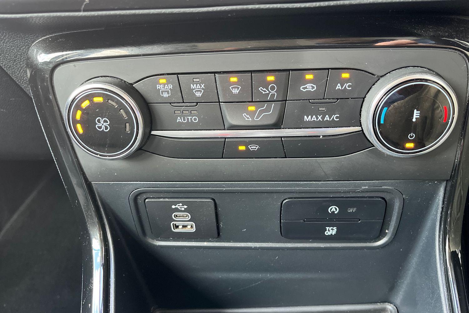 Ford ECOSPORT Photo 28