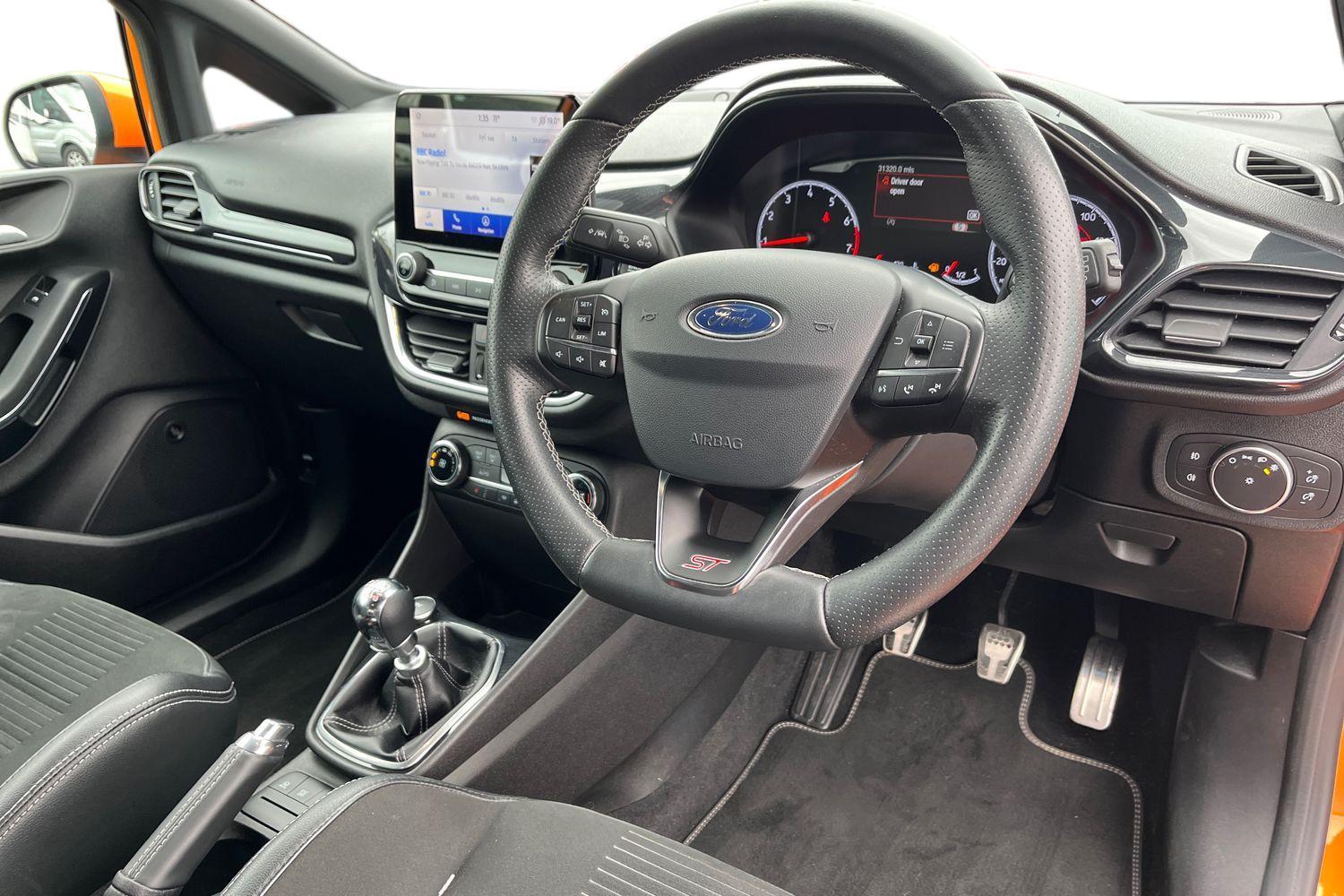 Ford FIESTA Photo 8