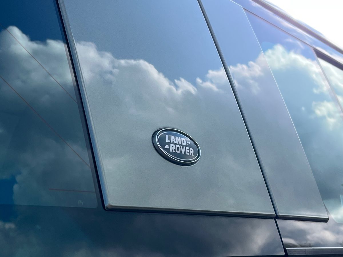 Land Rover Defender 110 Photo 22